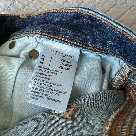 AEO Low-rise Flare Jean Size 4 - Picture 9 of 9